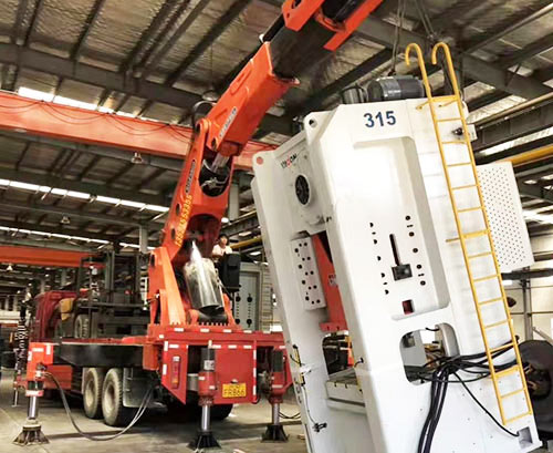 毕节附近随车吊出租，轻松解决运输难题