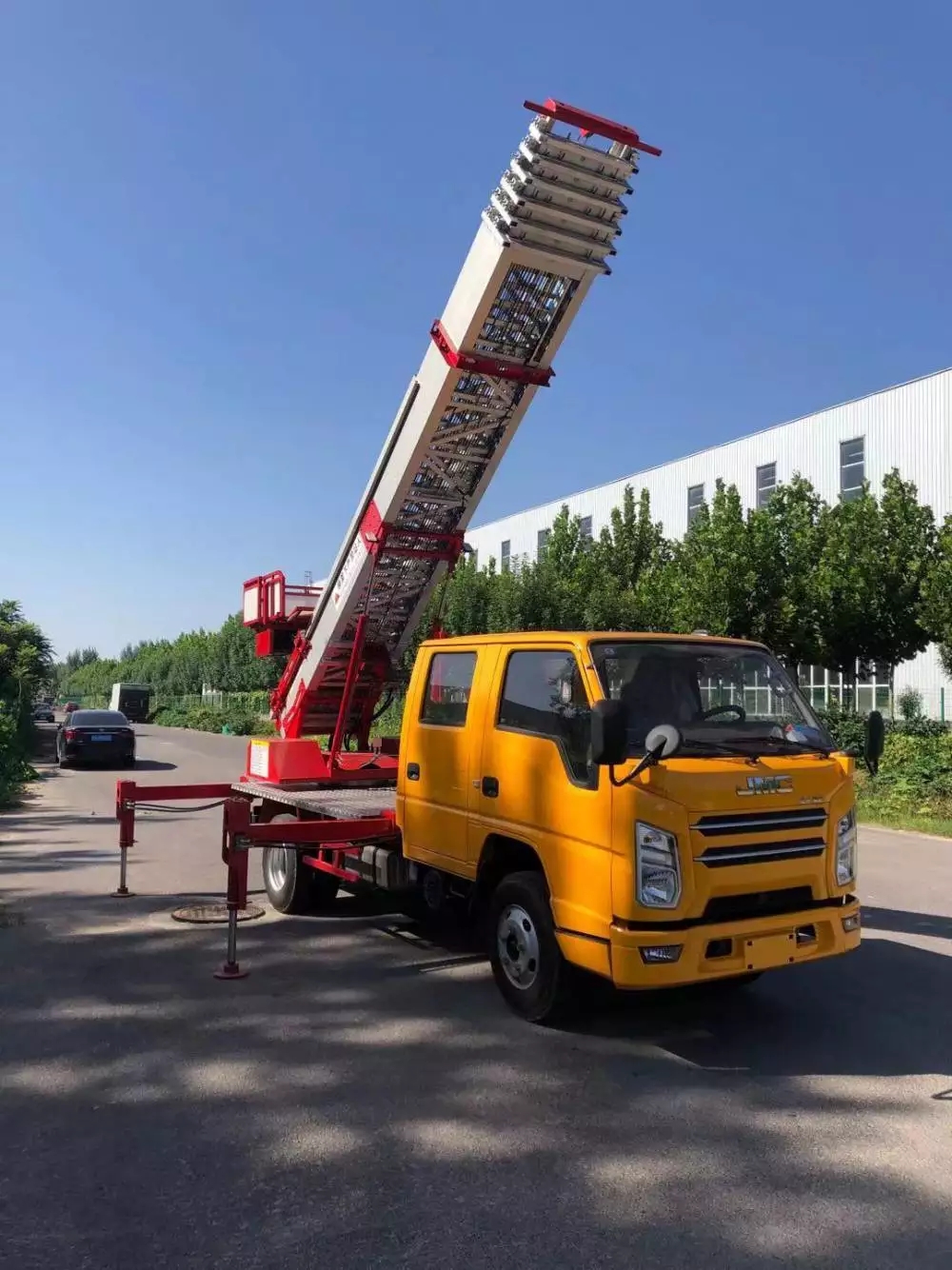 毕节附近的云梯车出租服务：轻松解决高空作业需求