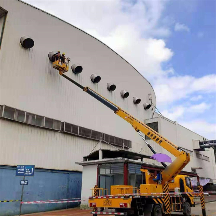 毕节高空作业车出租服务：专业广告牌安装解决方案